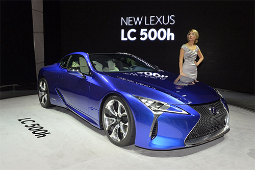 Lexus trình làng LC 500h, phiên bản hybrid của LC 500, xe trang bị động cơ xăng 3,5 lít V6 kết hợp động cơ điện