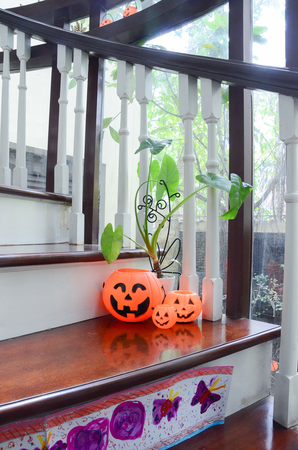 Không gian khắp căn nhà tràn ngập hình ảnh bí ngô và không khí Halloween.1