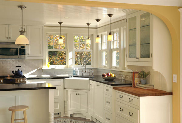 Bồn rửa bát ở góc bếp cực kì phù hợp với những căn bếp có diện tích nhỏ. 